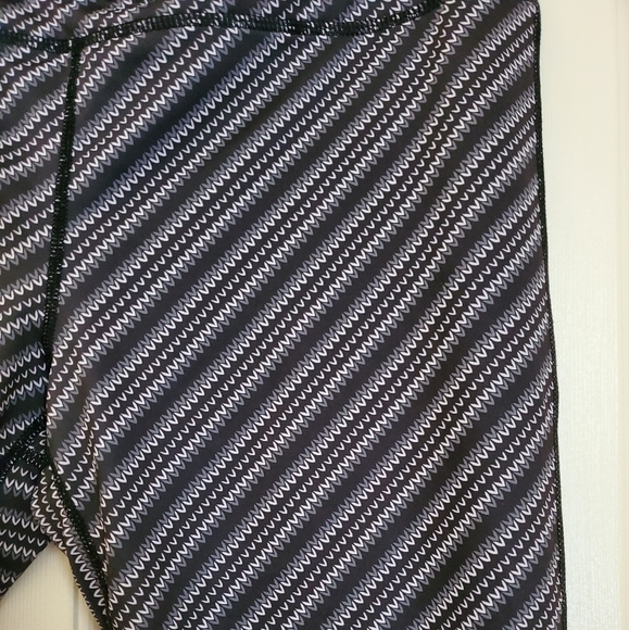 Yoga Pants Inner Spirit - Picture 2 of 3